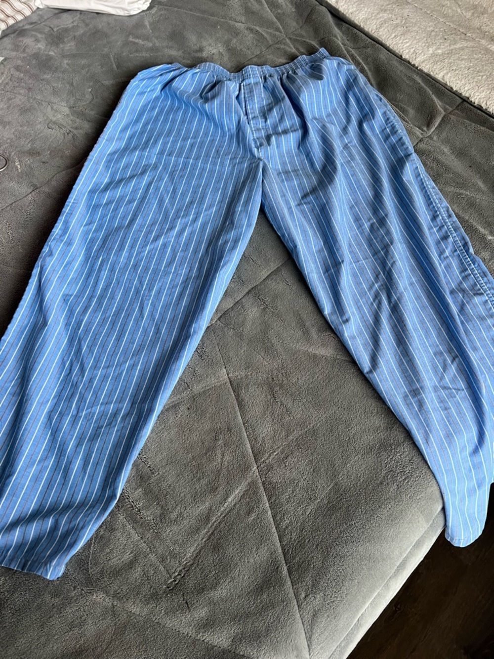 PAJAMA SET - Picture 2 of 8